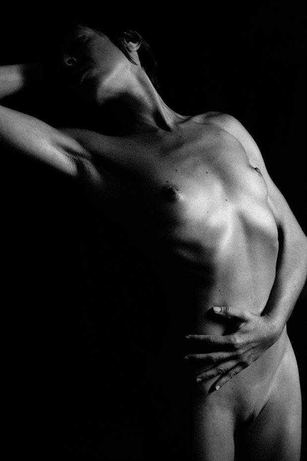 artistic nude chiaroscuro photo by photographer ely cooper