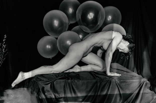 artistic nude chiaroscuro photo by photographer emissivity