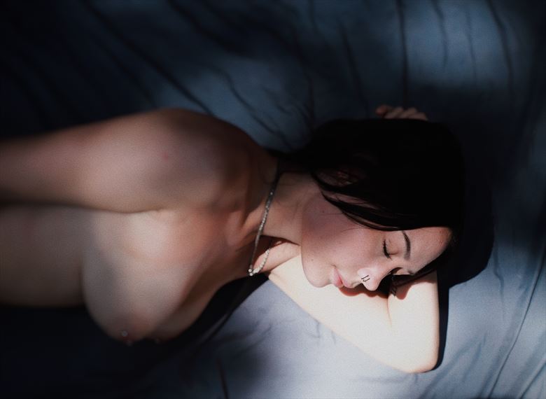 artistic nude chiaroscuro photo by photographer grey johnson