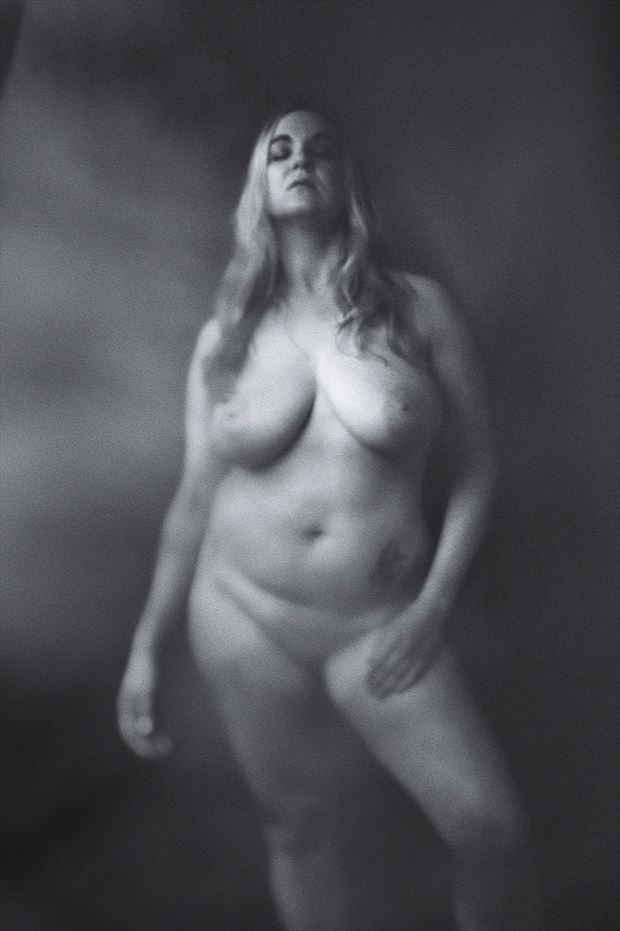 artistic nude chiaroscuro photo by photographer grey johnson