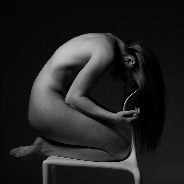artistic nude chiaroscuro photo by photographer markskeetphotography