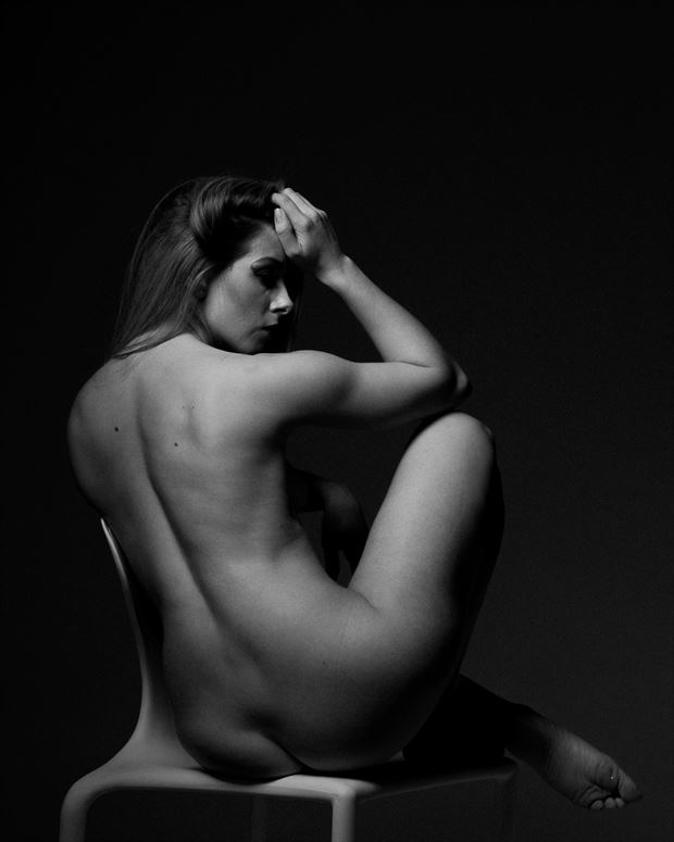 artistic nude chiaroscuro photo by photographer markskeetphotography