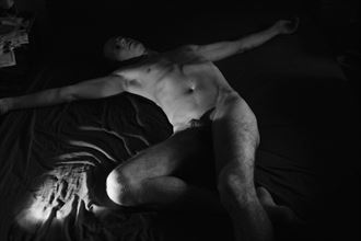 artistic nude chiaroscuro photo by photographer michel fouch%C3%A9