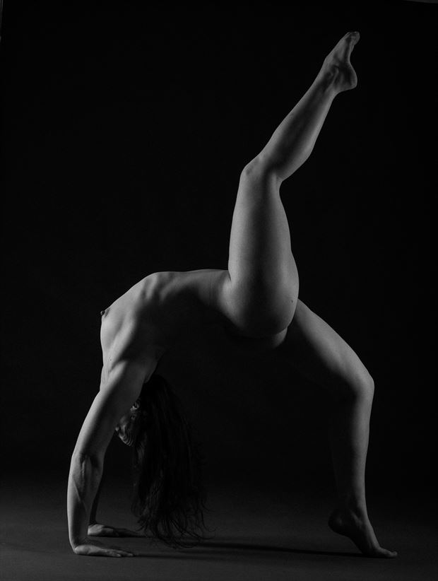 artistic nude chiaroscuro photo by photographer mskeetphoto