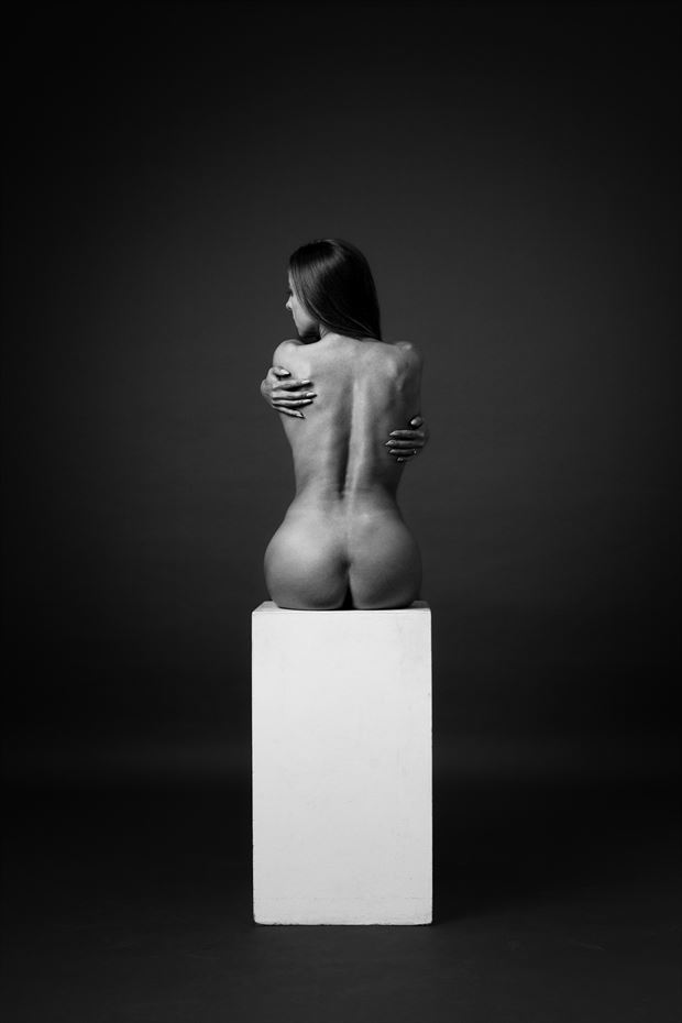 artistic nude chiaroscuro photo by photographer mskeetphoto
