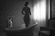 artistic nude chiaroscuro photo by photographer paolo lazzarotti