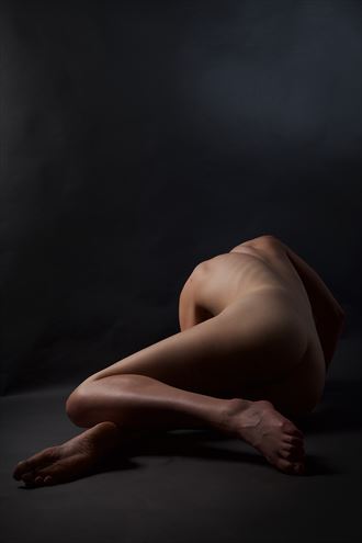 artistic nude chiaroscuro photo by photographer pardue