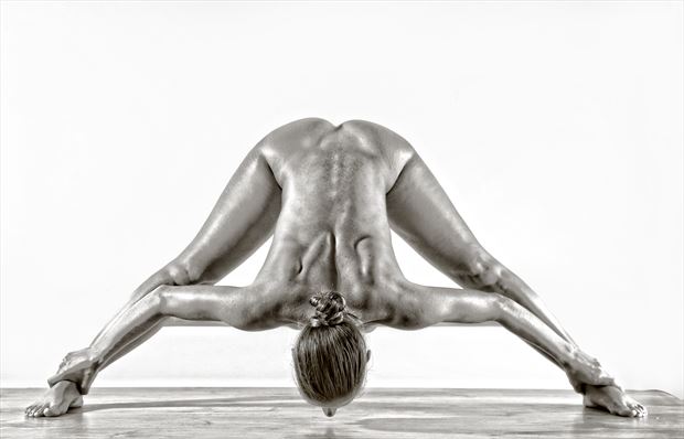 artistic nude figure study artwork by photographer eduardo baez