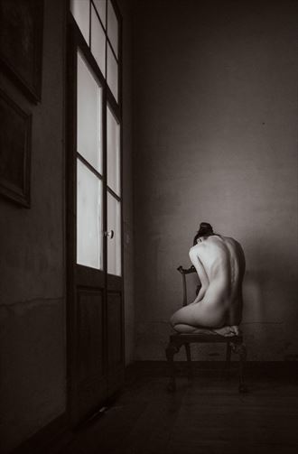artistic nude figure study photo by model elle beth