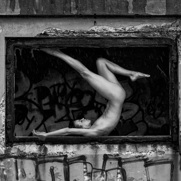 artistic nude figure study photo by photographer arthur mavros