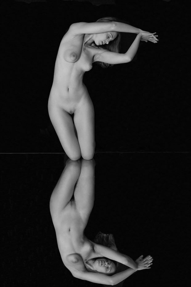 artistic nude figure study photo by photographer modella foto