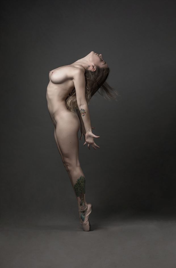 artistic nude lesbian photo by photographer jose luis guiulfo