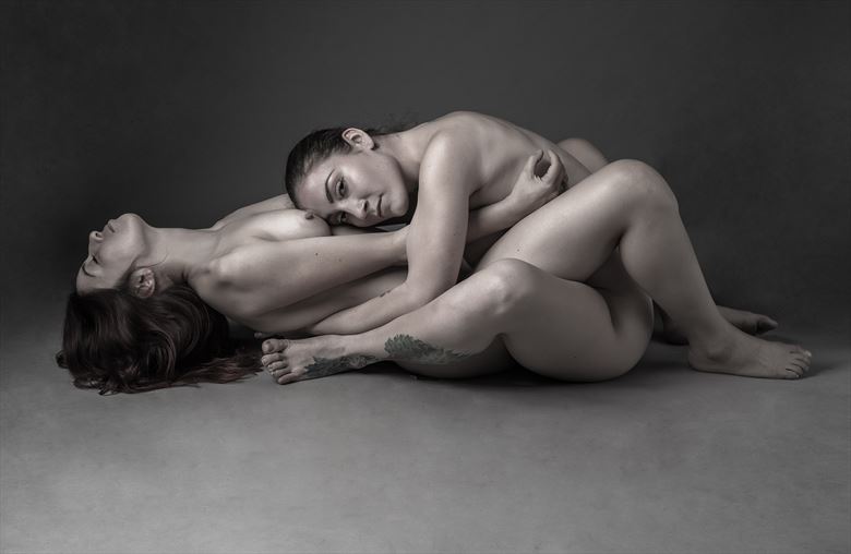 artistic nude lesbian photo by photographer jose luis guiulfo