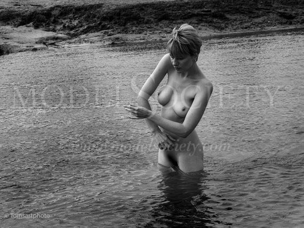 artistic nude natural light artwork by photographer tomsartphoto