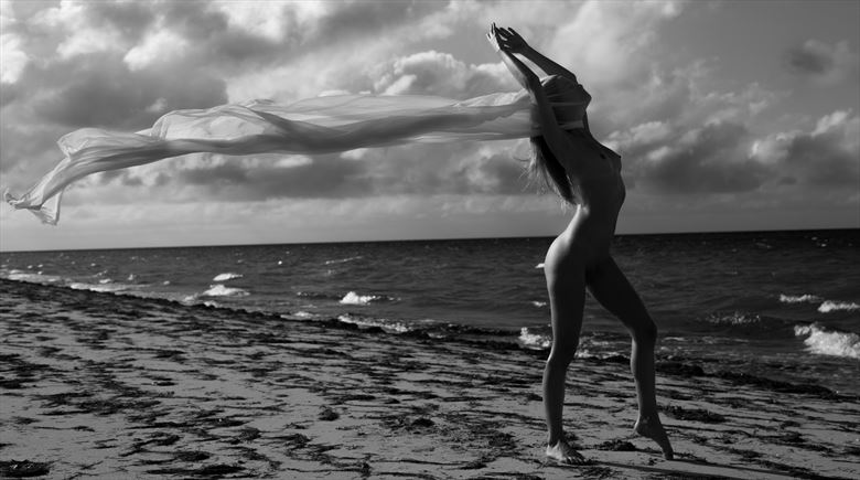 artistic nude nature photo by photographer lonnie tate