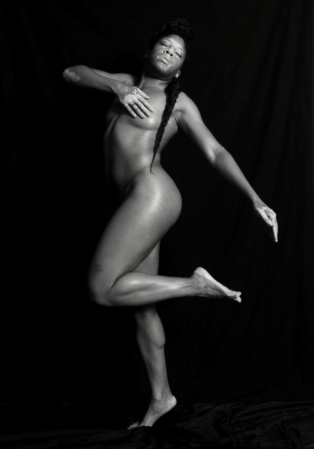 artistic nude photo by model izzy_p25