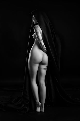 artistic nude photo by photographer adrian teodorescu