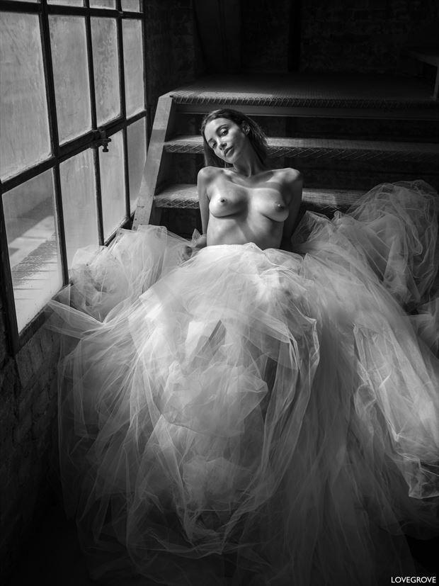artistic nude photo by photographer damien lovegrove