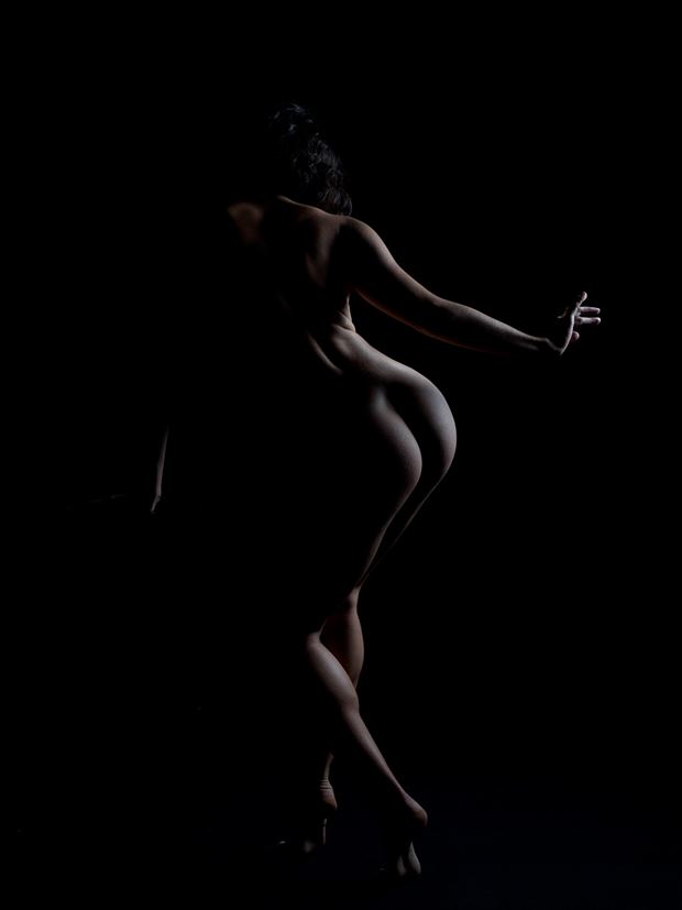 artistic nude photo by photographer daniel vaughan