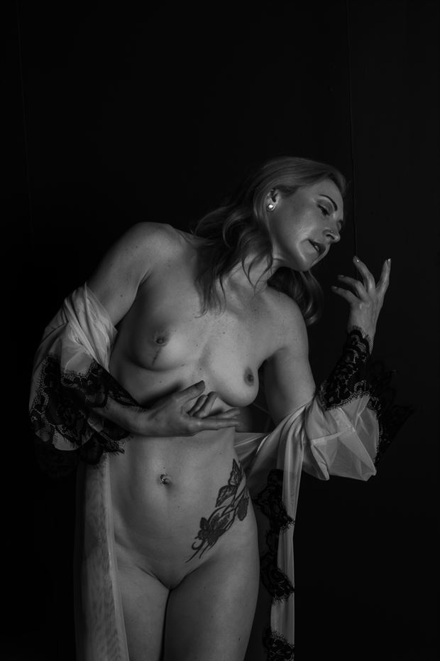 artistic nude photo by photographer mattplumbphotography