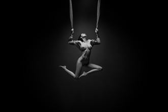 artistic nude photo by photographer vangelis kalos