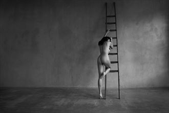 artistic nude photo by photographer vangelis kalos