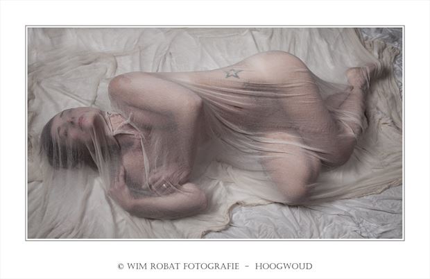 artistic nude photo by photographer wim robat
