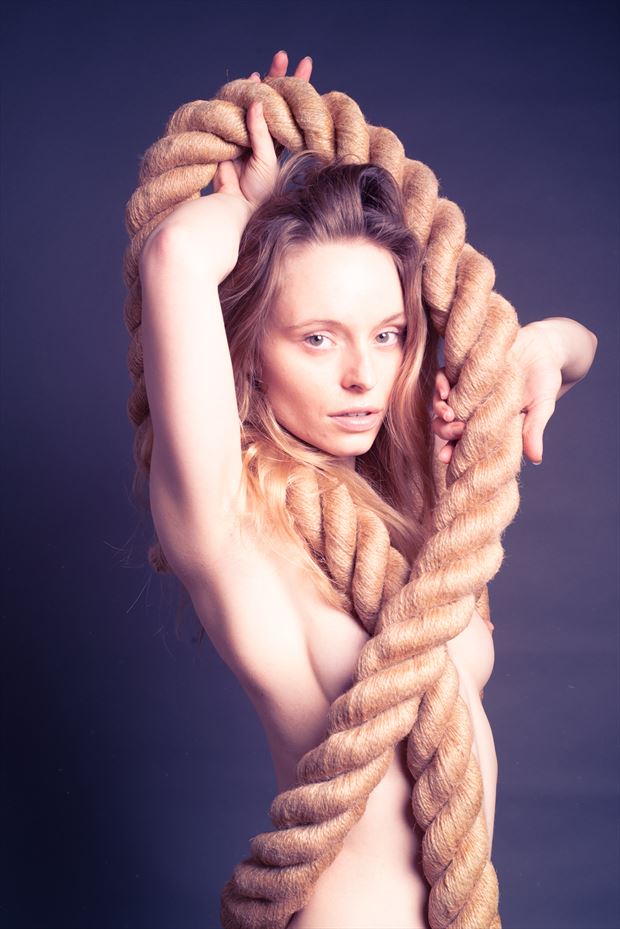 artistic nude sensual photo by photographer alexanderehartmann