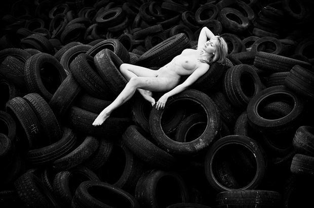 artistic nude sensual photo by photographer mick gron