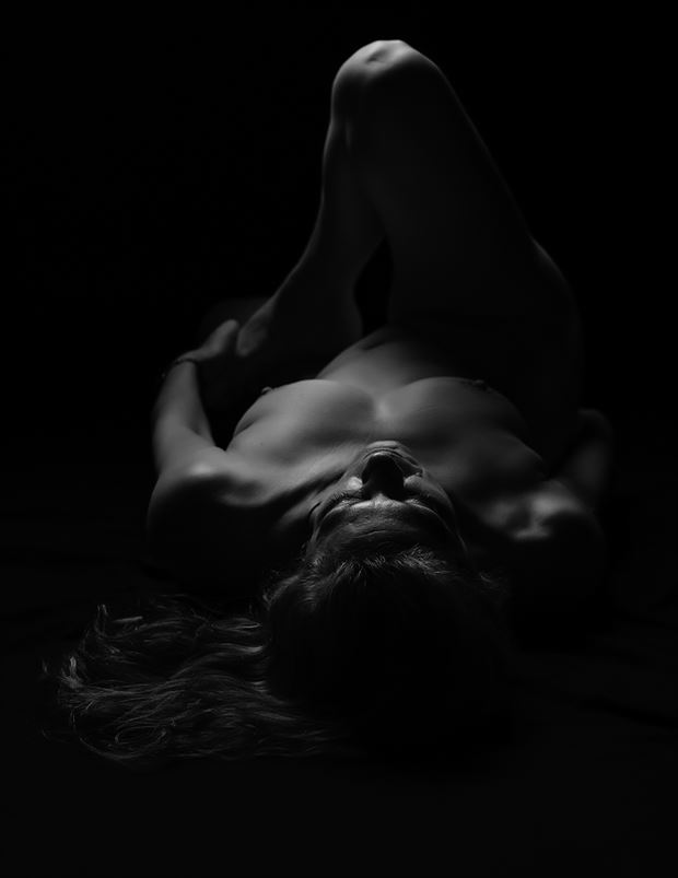 artistic nude silhouette photo by model tigg