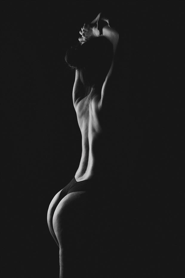artistic nude silhouette photo by photographer alyce croft boudoir