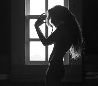 artistic nude silhouette photo by photographer lonnie tate