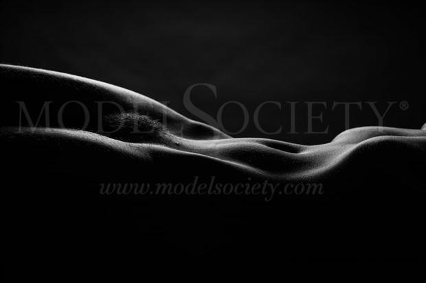 artistic nude silhouette photo by photographer surzayon