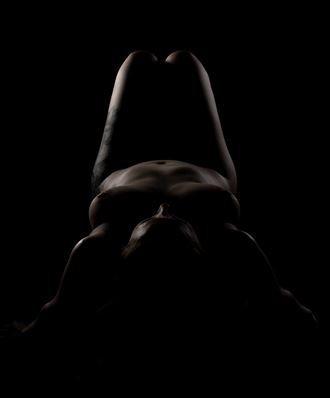 artistic nude silhouette photo by photographer trond kjetil holst