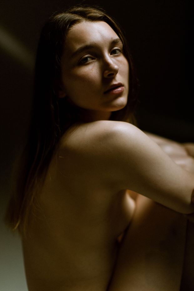 artistic nude studio lighting photo by model jennifer helena