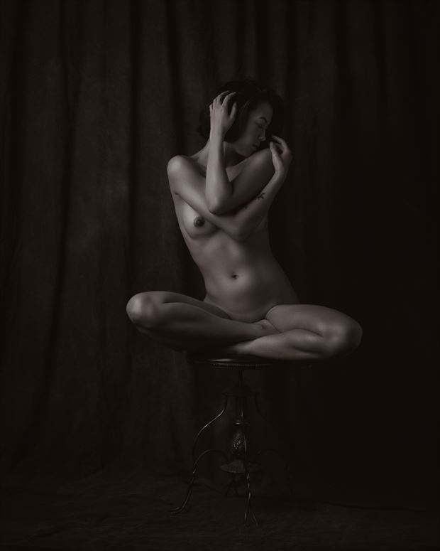 artistic nude studio lighting photo by model thedarkmother_rose