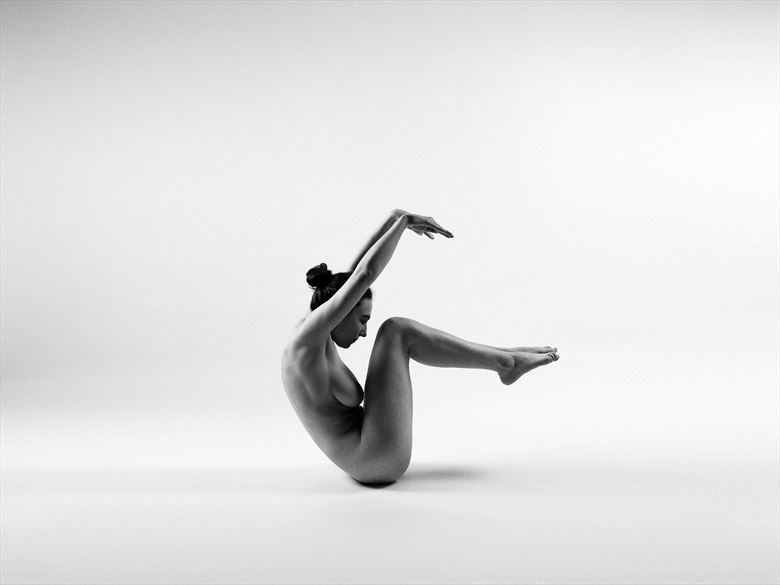 artistic nude studio lighting photo by model %C5%BEanet