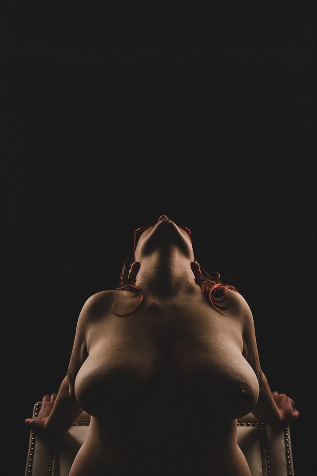 artistic nude studio lighting photo by photographer colin pittman