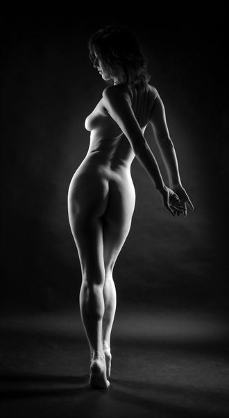 artistic nude studio lighting photo by photographer gpstack