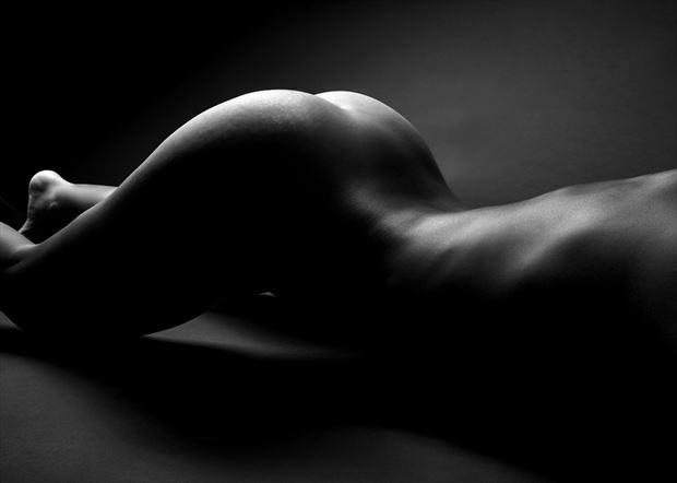 artistic nude studio lighting photo by photographer lomobox