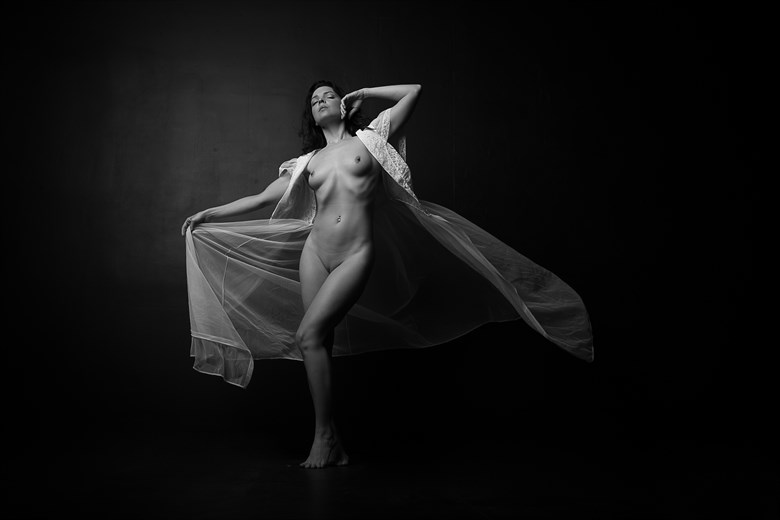 artistic nude studio lighting photo by photographer ralph anderson