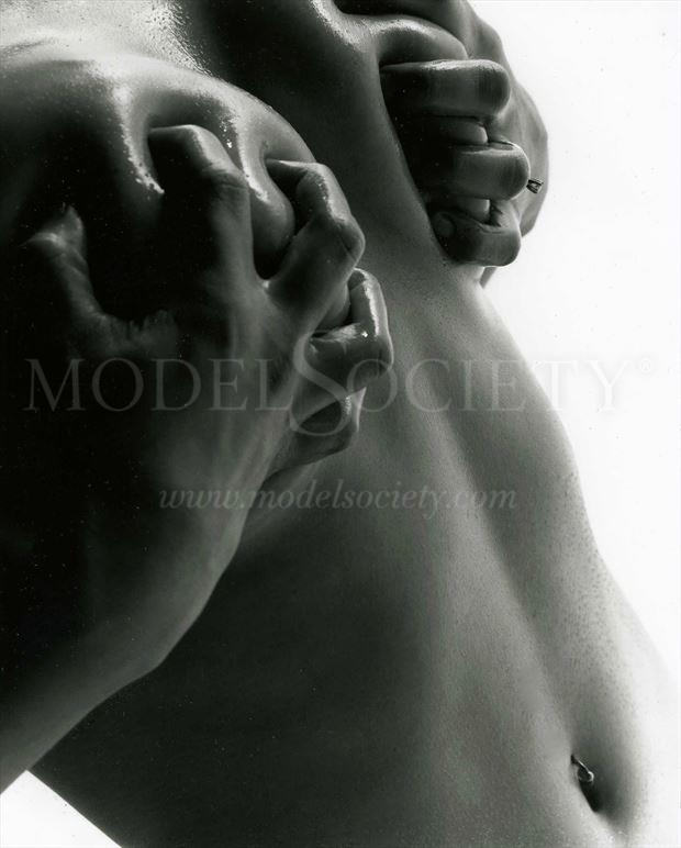 artistic nude studio lighting photo by photographer ray valentine