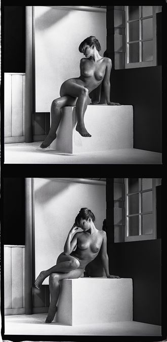 artistic nude studio lighting photo by photographer thomas sauerwein