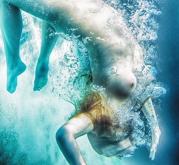 astrid underwater artistic nude photo by photographer alan tower
