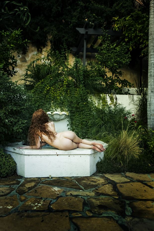 at the fountain artistic nude photo by photographer blakedietersphoto