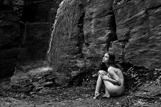 at the fountain of purity artistic nude photo by photographer kuti zolt%C3%A1n hermann