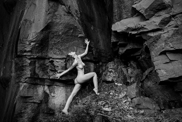 at the rocks 3 artistic nude artwork by artist kuti zolt%C3%A1n hermann
