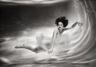 b w underwater art artistic nude photo by photographer h2wu photo