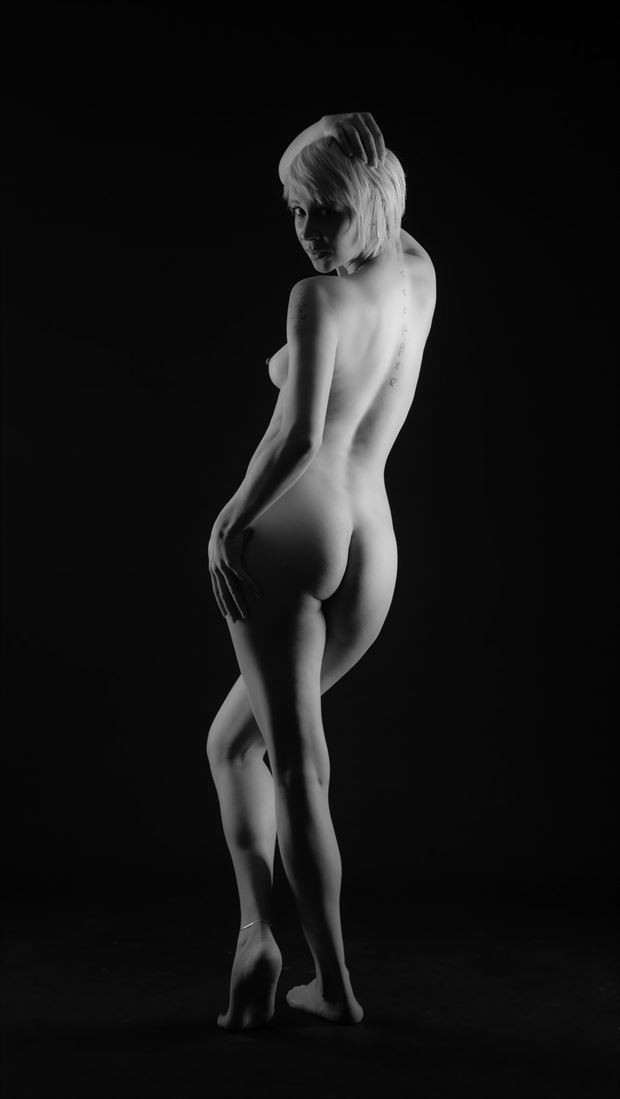 back artistic nude photo by photographer allan taylor