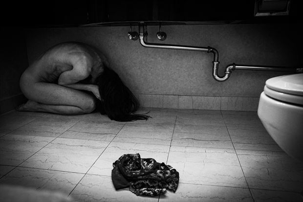 bathroom 5 artistic nude photo by photographer santo